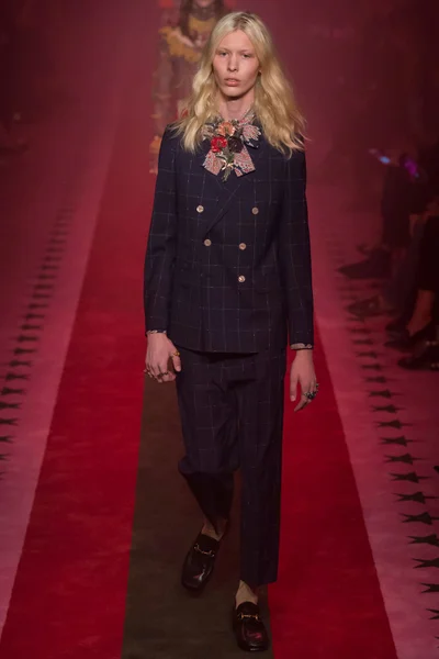 Look 9